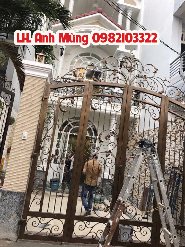 mua-ban-cong-sat-biet-thu-gia-cao